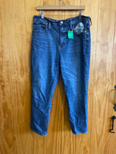 Load image into Gallery viewer, Size 33 Madewell Blue Women&#39;s Jeans

