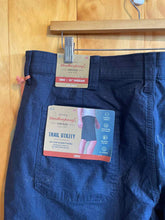 Load image into Gallery viewer, Size 38 Weatherproof Men&#39;s Shorts
