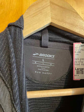 Load image into Gallery viewer, Size Large Brooks Men's Long Sleeve Shirt
