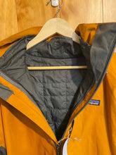 Load image into Gallery viewer, Size M Patagonia Men&#39;s Winter Jacket
