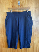 Load image into Gallery viewer, Size XL Columbia Black Women's Capris
