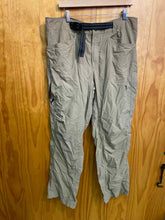 Load image into Gallery viewer, Size XL Mountain Hardwear Men's Pants
