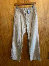 Load image into Gallery viewer, Size 30x32 Mountain Khakis Men's Pants
