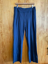 Load image into Gallery viewer, Size M Duluth Trading Co. Navy Women's Leggings
