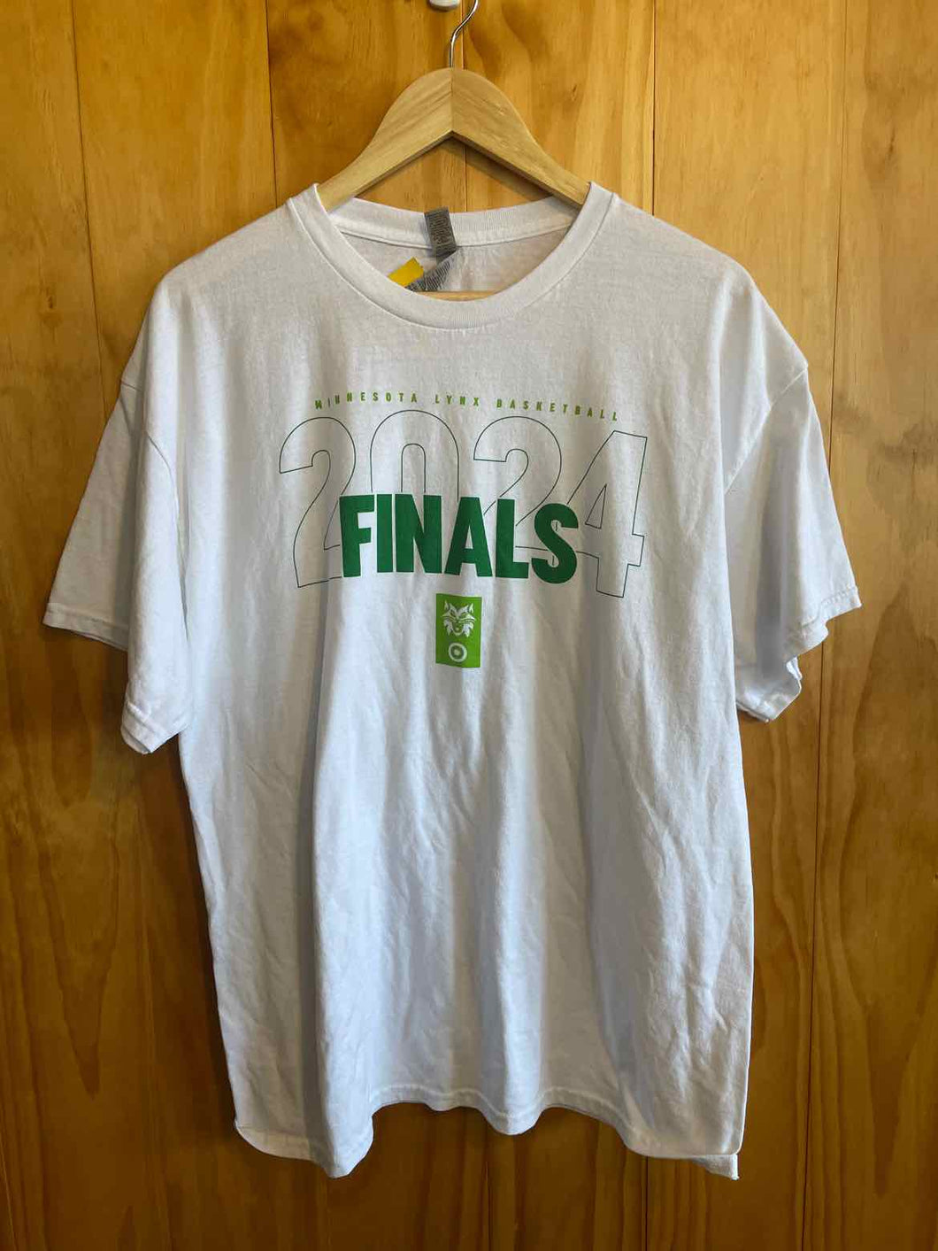 Size XL Gildan Men's Short Sleeve Shirt