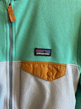 Load image into Gallery viewer, Patagonia Kid's Sweatshirt/sweater
