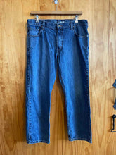 Load image into Gallery viewer, Size 38 Carhartt Men&#39;s Jeans
