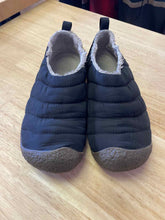 Load image into Gallery viewer, Women's Shoe Size 7 Keen Black Slippers
