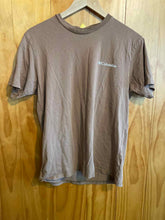 Load image into Gallery viewer, Size M Columbia Men's Short Sleeve Shirt
