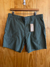 Load image into Gallery viewer, Size 34 Eddie Bauer Men's Shorts

