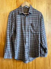 Load image into Gallery viewer, Size M St John's Bay Men's Long Sleeve Shirt
