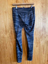 Load image into Gallery viewer, Size Medium Columbia Black Women&#39;s Leggings
