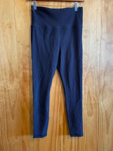 Load image into Gallery viewer, Size Medium Athleta Black Women's Leggings
