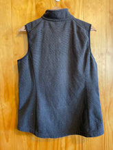 Load image into Gallery viewer, Size M Duluth Trading Men's Vest
