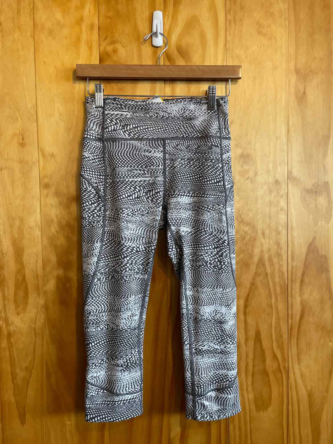 Size Small Lululemon Black and White Women's Leggings