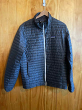 Load image into Gallery viewer, Size Medium Patagonia Men's Light Jacket
