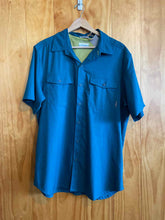 Load image into Gallery viewer, Size Medium Columbia Men's Short Sleeve Shirt
