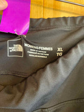 Load image into Gallery viewer, Size XL The North Face Black Women&#39;s Sweatpants
