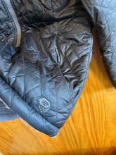 Load image into Gallery viewer, Women Size Small Mountain Hardwear Black Women's Winter Jacket
