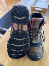 Load image into Gallery viewer, Women's Shoe Size 9.5 Keen Brown Hiking Boots
