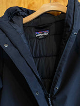 Load image into Gallery viewer, Women Size Medium Patagonia Black Women's Jacket
