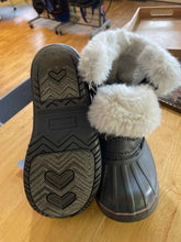 Load image into Gallery viewer, Child Size 13 London Fog Girl's Boy's Shoe &amp; Boot
