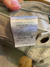 Load image into Gallery viewer, Size 42 Carhartt Men's Shorts
