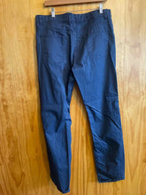 Load image into Gallery viewer, Size 36 Oakley Men&#39;s Pants
