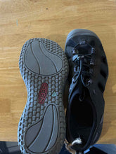 Load image into Gallery viewer, Shoe Size 9 Keen Black Sandals
