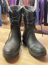 Load image into Gallery viewer, Shoe Size 9 Bogs Green Boots
