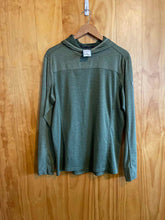 Load image into Gallery viewer, Size M Kuhl Men&#39;s Sweater &amp; Sweatshirt
