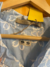 Load image into Gallery viewer, Size L Columbia Men's Short Sleeve Shirt
