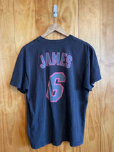 Load image into Gallery viewer, Size L Majestic. Men's Short Sleeve Shirt
