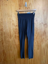 Load image into Gallery viewer, Size Small REI Black Women's Leggings
