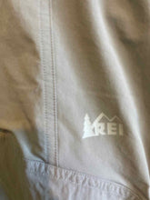 Load image into Gallery viewer, Size 16 REI Grey Women's Capris
