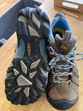 Load image into Gallery viewer, Women's Shoe Size 7.5 Keen Brown Hiking Shoes
