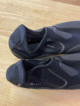 Load image into Gallery viewer, Aqua Lung Water Shoes
