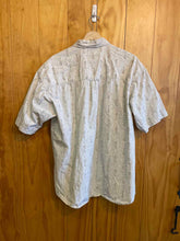 Load image into Gallery viewer, Size Large Columbia Men's Short Sleeve Shirt
