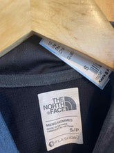 Load image into Gallery viewer, Size S The North Face Men&#39;s Long Sleeve Shirt
