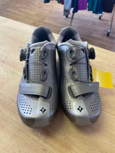 Load image into Gallery viewer, Specialized Womens 38 Cycling Shoes

