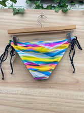 Load image into Gallery viewer, NWT Size Large Roxy Multi-Color Women&#39;s Swim Bottoms
