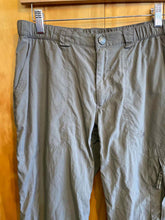 Load image into Gallery viewer, Size 6 The North Face Olive Women's Capris
