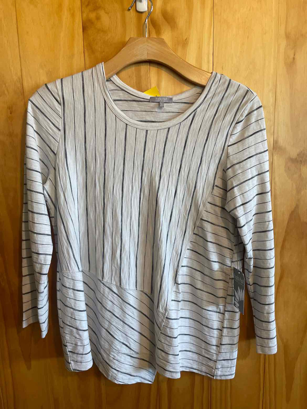 Size Medium Habitat Cream Women's Long Sleeve Shirt
