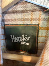 Load image into Gallery viewer, Size L Howler Bros Men's Flannel

