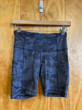 Load image into Gallery viewer, Size 4 Lululemon Black Women's Shorts
