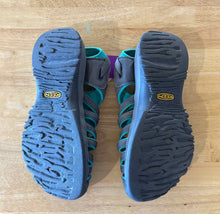 Load image into Gallery viewer, Shoe Size 8.5 Keen Grey Sandals
