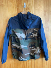 Load image into Gallery viewer, Size Medium Element Men&#39;s Light Jacket
