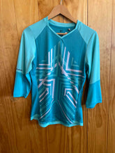 Load image into Gallery viewer, Size M Pearl Izumi Teal Women's Short Sleeve Shirt
