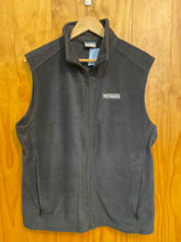 Load image into Gallery viewer, Size M Columbia Men&#39;s Vest
