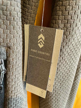 Load image into Gallery viewer, Size M Free Country Men&#39;s Fleece
